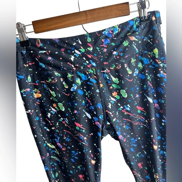 Fabletics • Gia Printed PowerLite Capri - Picture 4 of 7